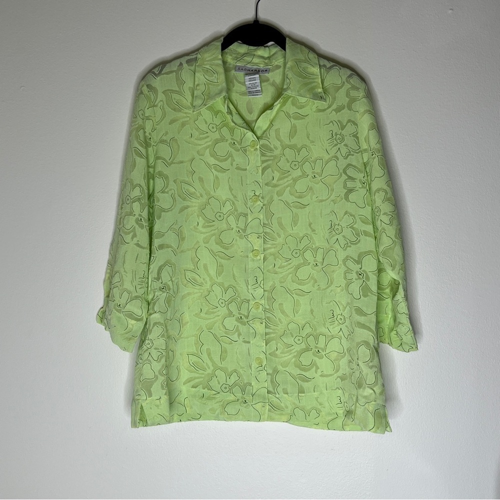 Sag Harbor Women’s Medium Lime Green Floral Lace Button Up Collared Top.